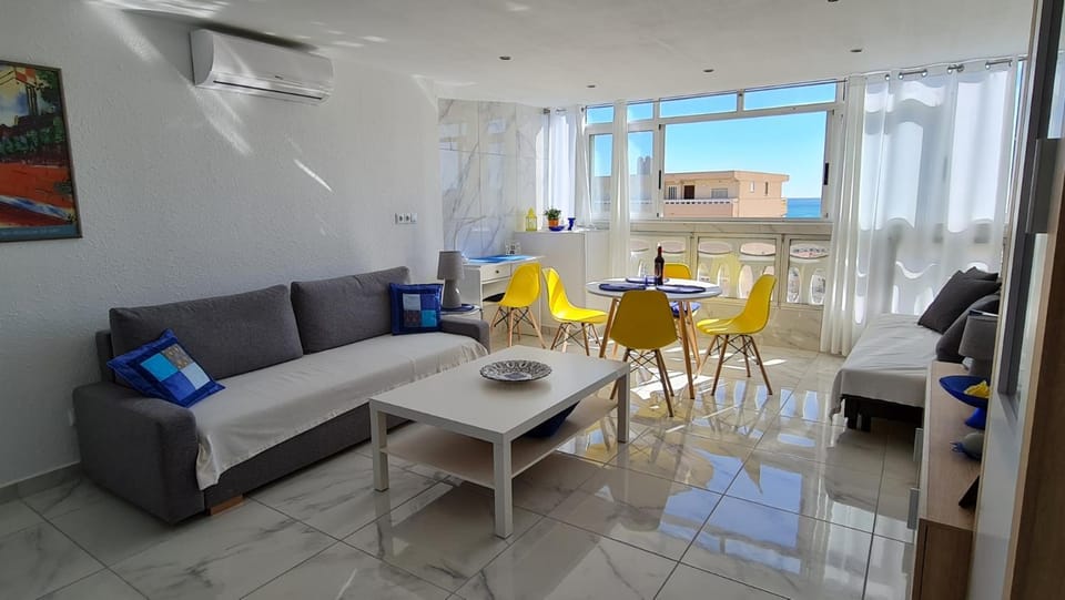 Living room, Seating area, air conditioner