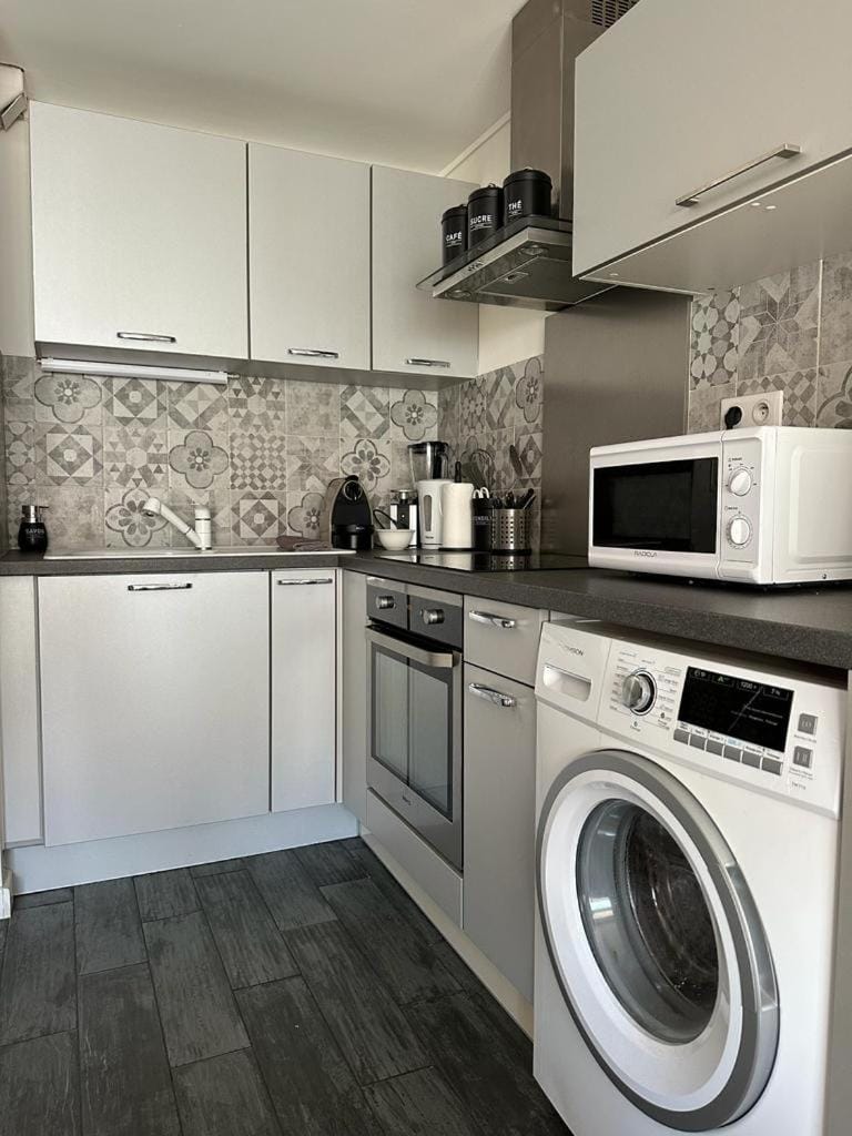 Kitchen or kitchenette, minibar, oven, pet friendly, stove, toaster, washing machine