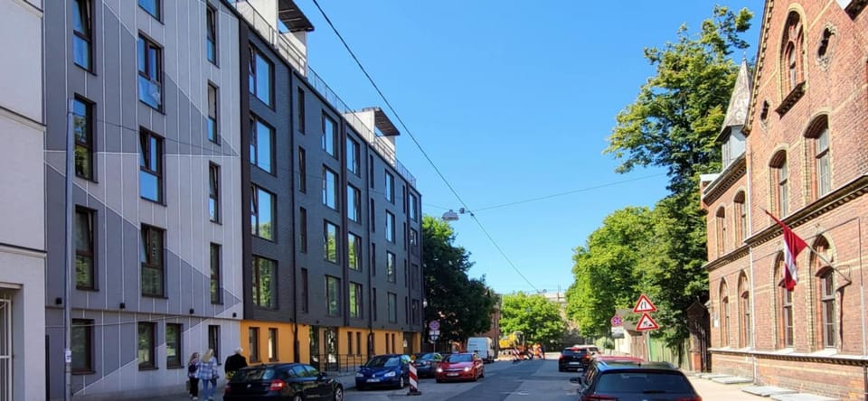 Property building, Day, Neighbourhood, City view, Street view, Parking