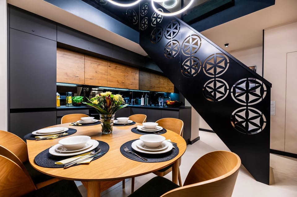 Kitchen or kitchenette, Living room, Seating area, Dining area
