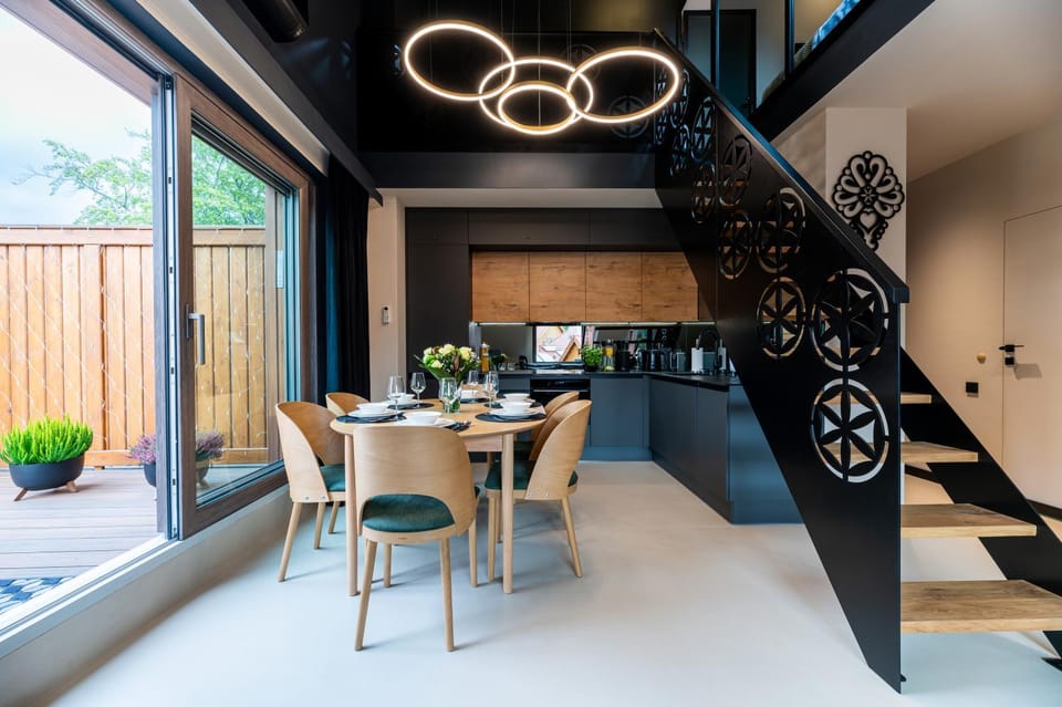 Coffee/tea facilities, Kitchen or kitchenette, Living room, Seating area, Dining area