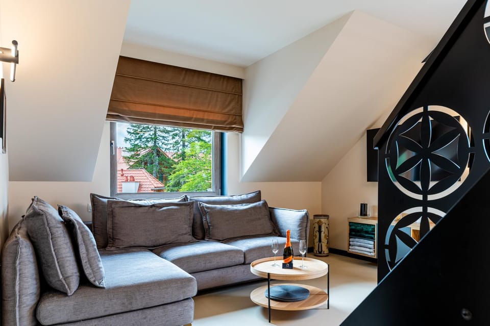 TV and multimedia, Seating area