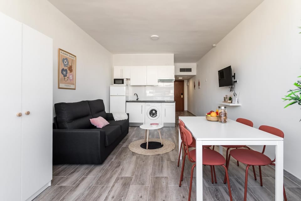 TV and multimedia, Kitchen or kitchenette, Dining area, minibar