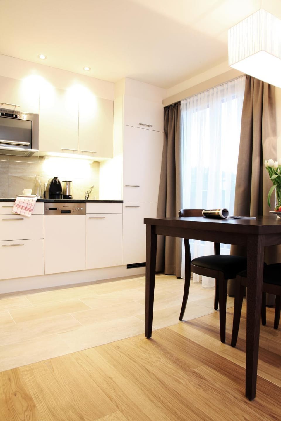Coffee/tea facilities, Balcony/Terrace, Kitchen or kitchenette, Dining area, dishwasher, stove