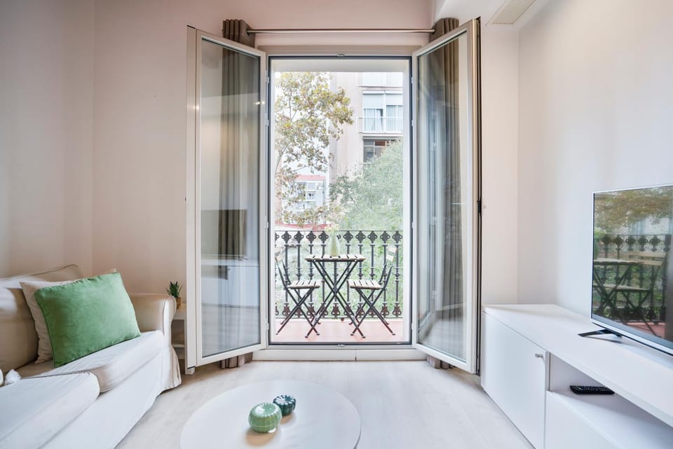 TV and multimedia, View (from property/room), Balcony/Terrace, Living room, Photo of the whole room, hair dresser