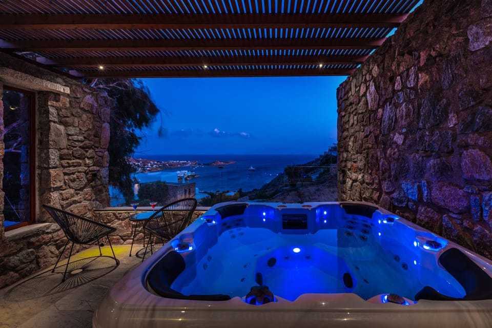 Elit Villa Psarou Heated Pool Jacuzzi Villa in Mykonos, Mikonos 846 00, Greece
