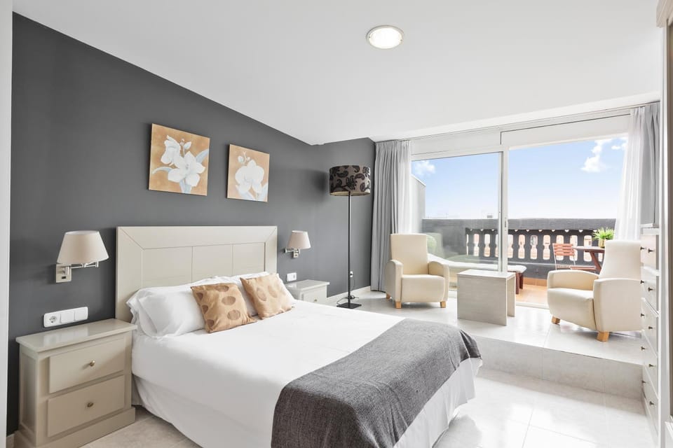 Bed, Balcony/Terrace, Photo of the whole room, Bedroom