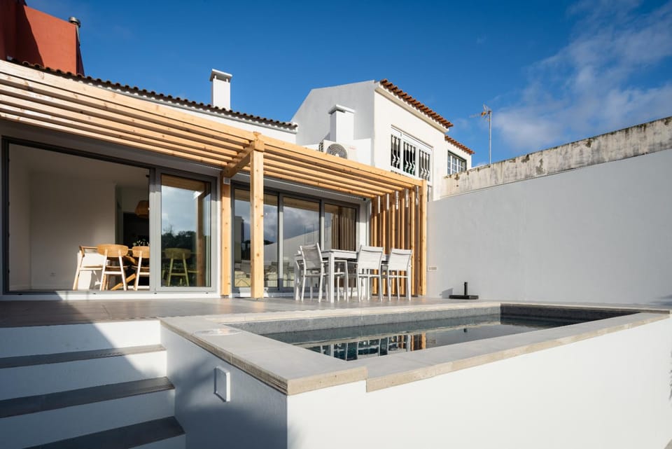 Property building, Balcony/Terrace, Swimming pool