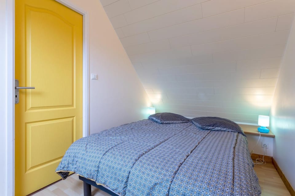 Property building, Living room, Bedroom