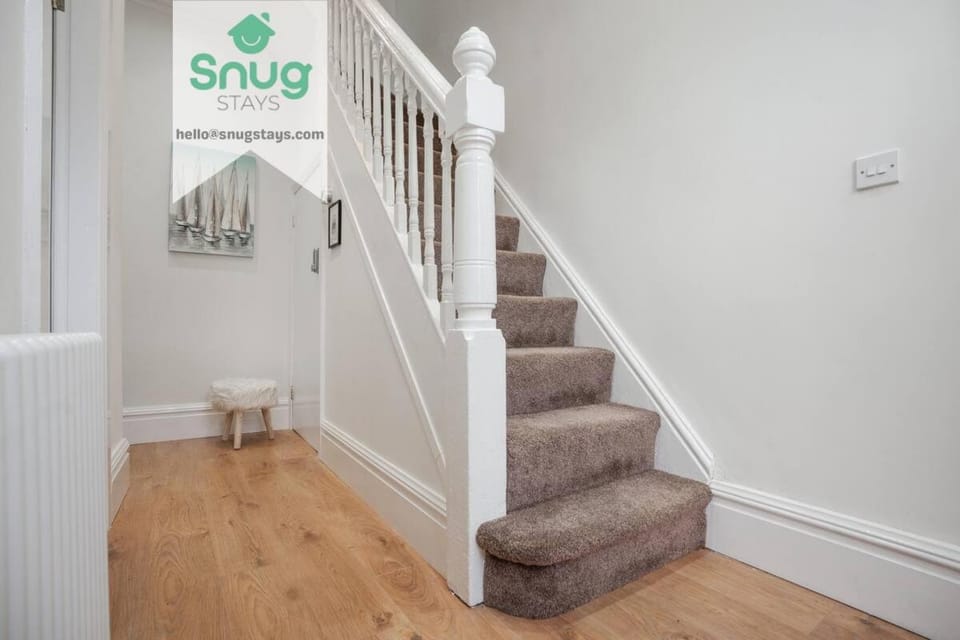 Fairfield house - 4 bedroom, 8 beds, free Wi-Fi, free parking House in Liverpool