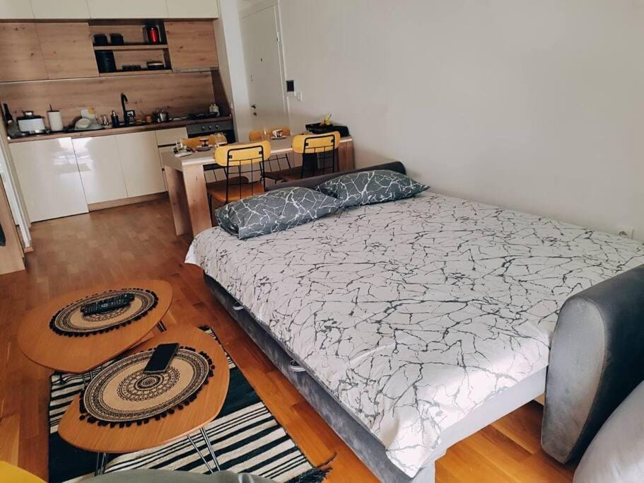 Bed, Living room