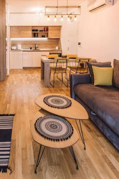 Kitchen or kitchenette, Living room, Seating area, Dining area, pet friendly