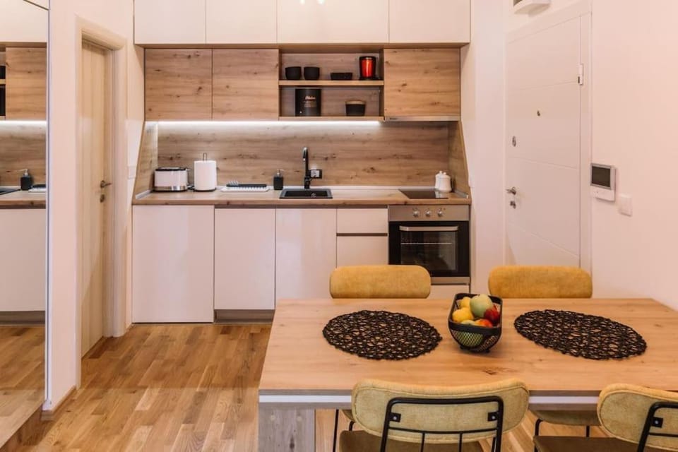 Kitchen or kitchenette, Dining area, pet friendly, stove, toaster