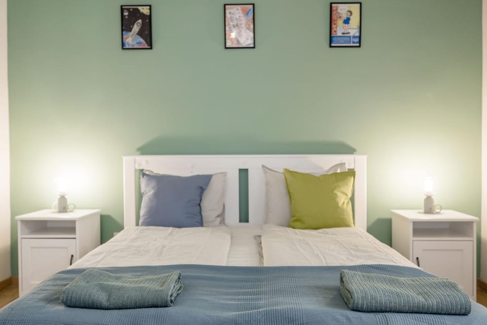Bed, Bedroom