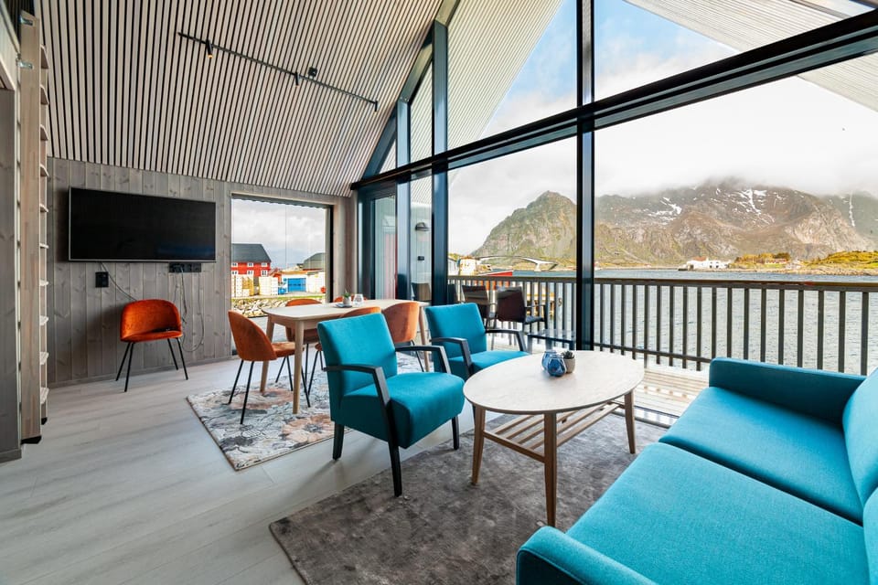 TV and multimedia, View (from property/room), Balcony/Terrace, Living room, Seating area, Dining area, Mountain view, Sea view