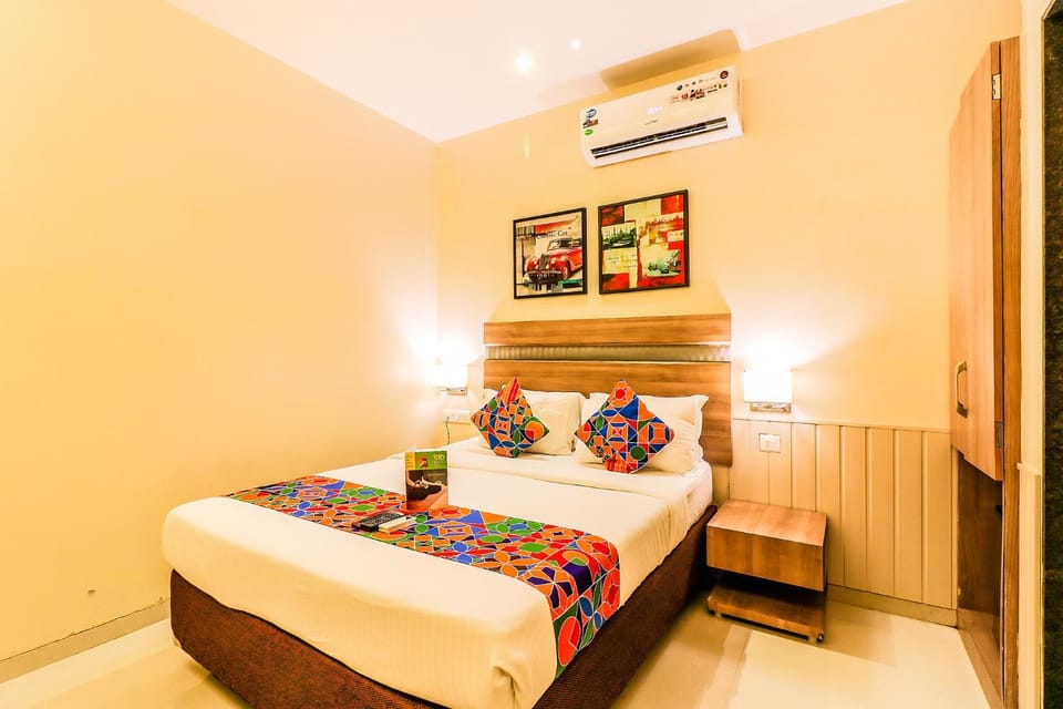 Bed, Photo of the whole room, Bedroom, air conditioner