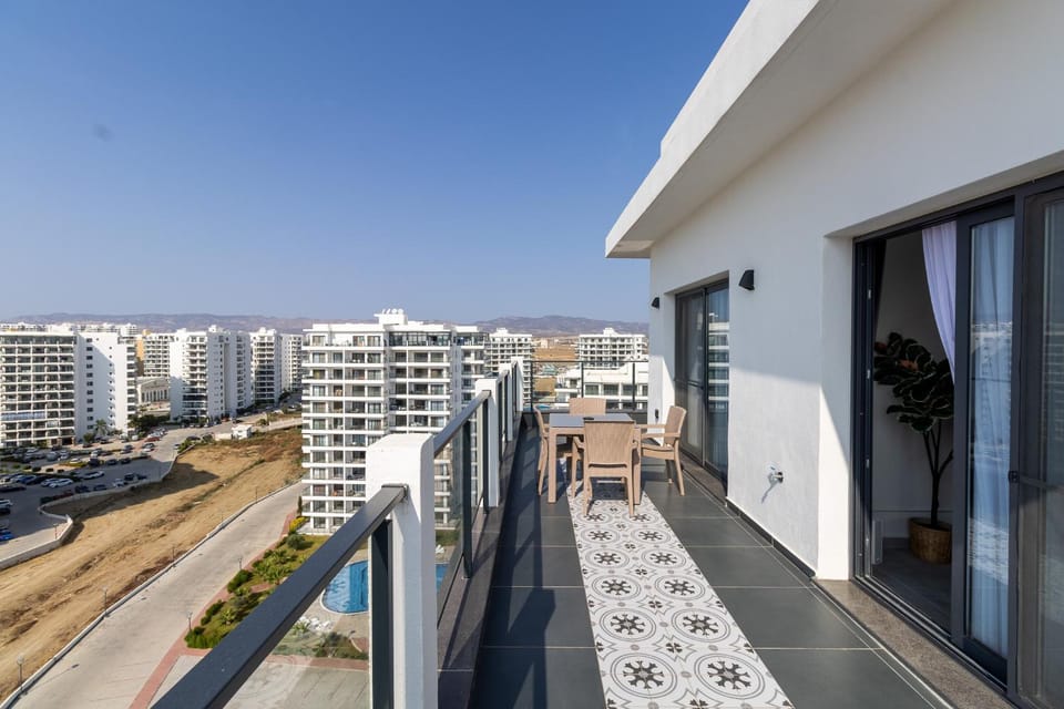 View (from property/room), Balcony/Terrace, Street view
