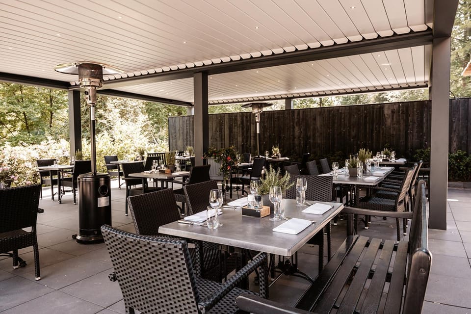 Restaurant/places to eat, Balcony/Terrace