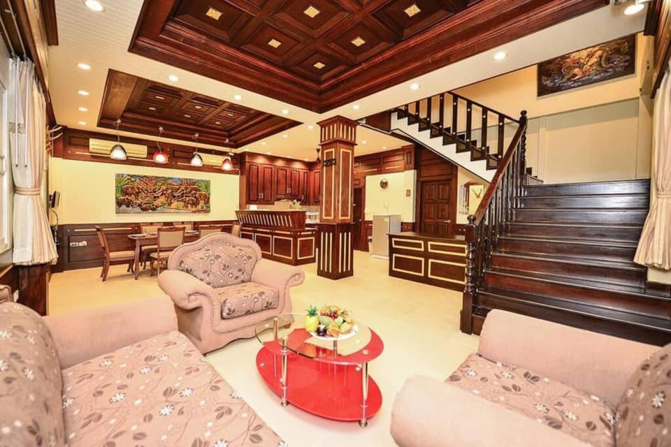 Unique&Nice 7BD pool villa in heart Nanai Patong Villa in Patong