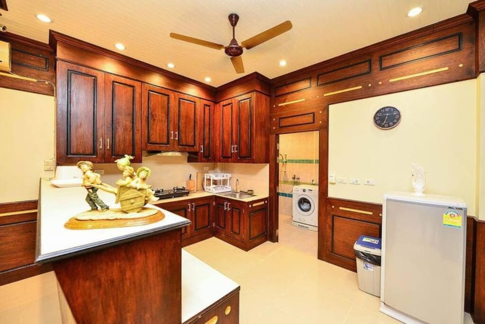 Unique&Nice 7BD pool villa in heart Nanai Patong Villa in Patong