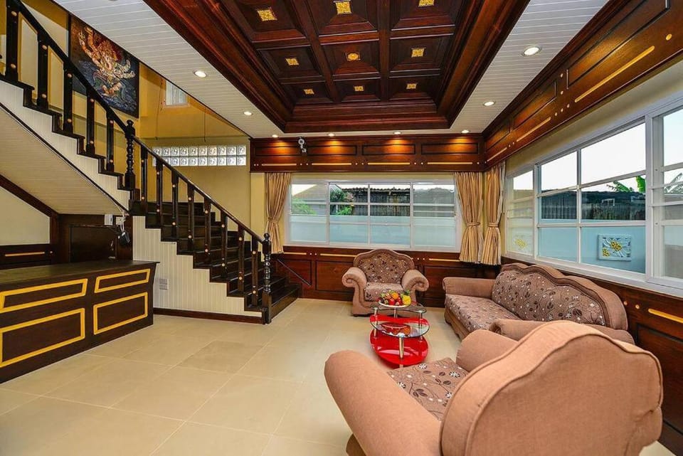 Unique&Nice 7BD pool villa in heart Nanai Patong Villa in Patong