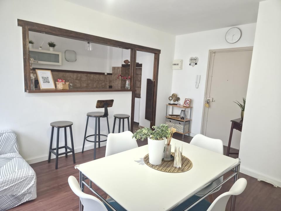 Kitchen or kitchenette, Living room, Dining area, minibar