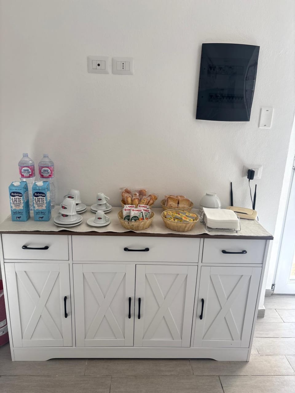 Coffee/tea facilities, Food and drinks