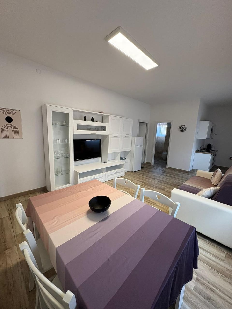 Communal lounge/ TV room, Kitchen or kitchenette, Living room