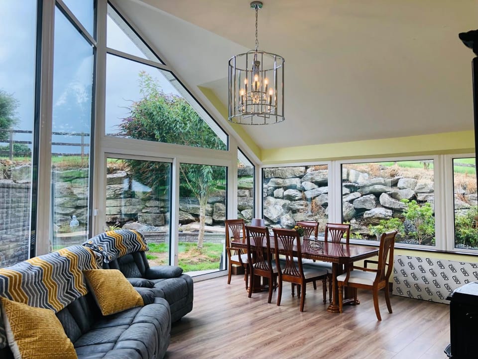 Seating area, Dining area