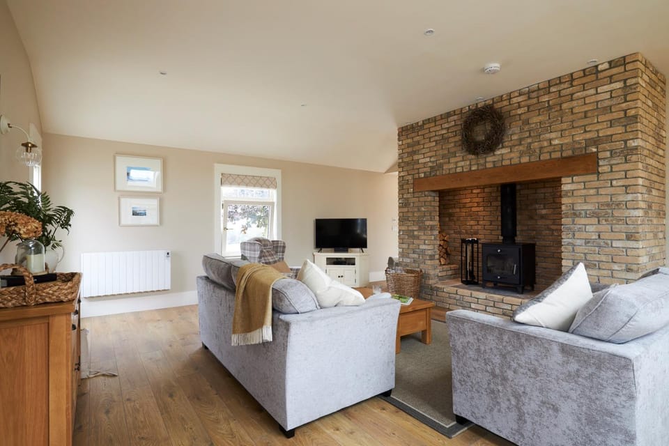 TV and multimedia, Living room, fireplace