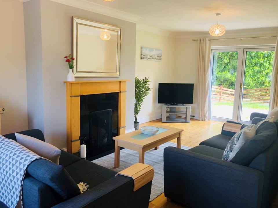 TV and multimedia, Living room, Seating area