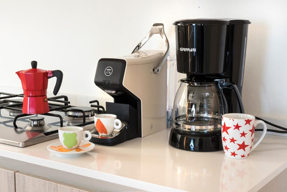 Coffee/tea facilities, Food and drinks