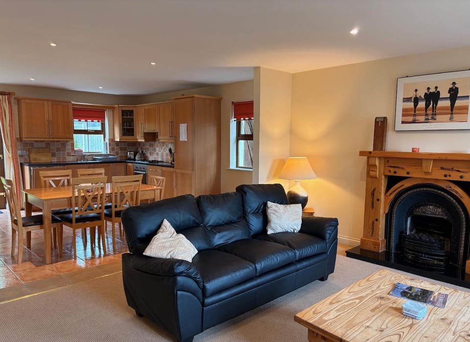 Living room, fireplace, fireplace