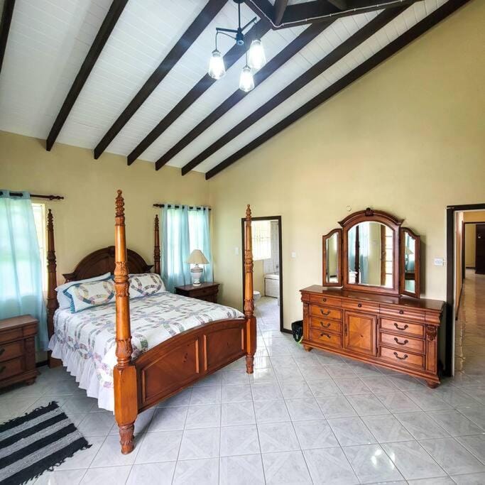 Bed, Photo of the whole room, wardrobe