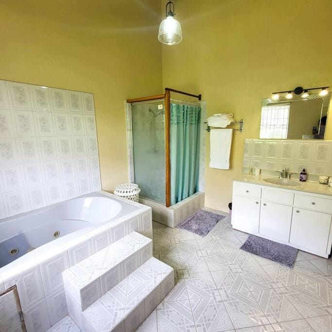 Shower, Toilet, Bathroom, Bath