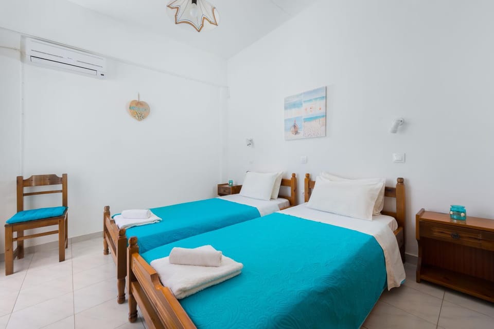 Bed, Day, Summer, Bedroom, On site, Area and facilities, Family