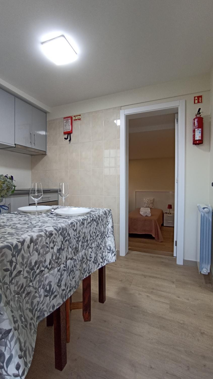 Kitchen or kitchenette, Dining area