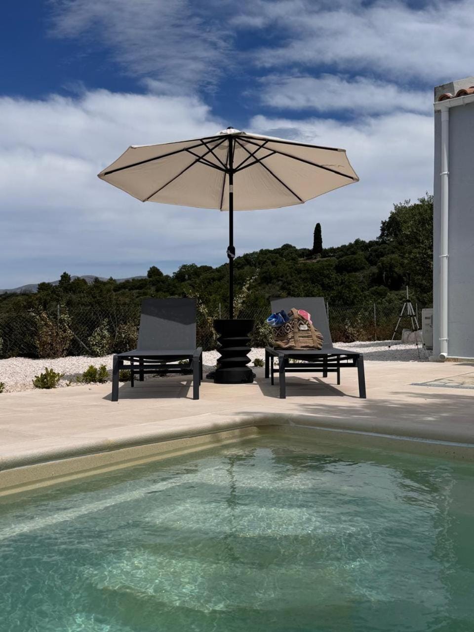 Swimming pool, sunbed