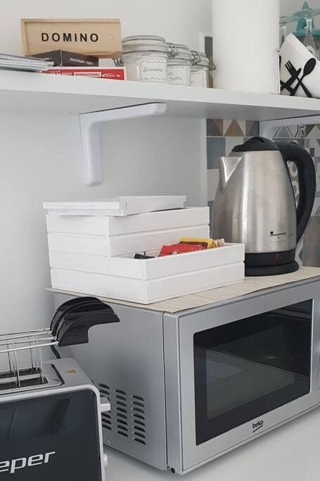 Coffee/tea facilities, toaster