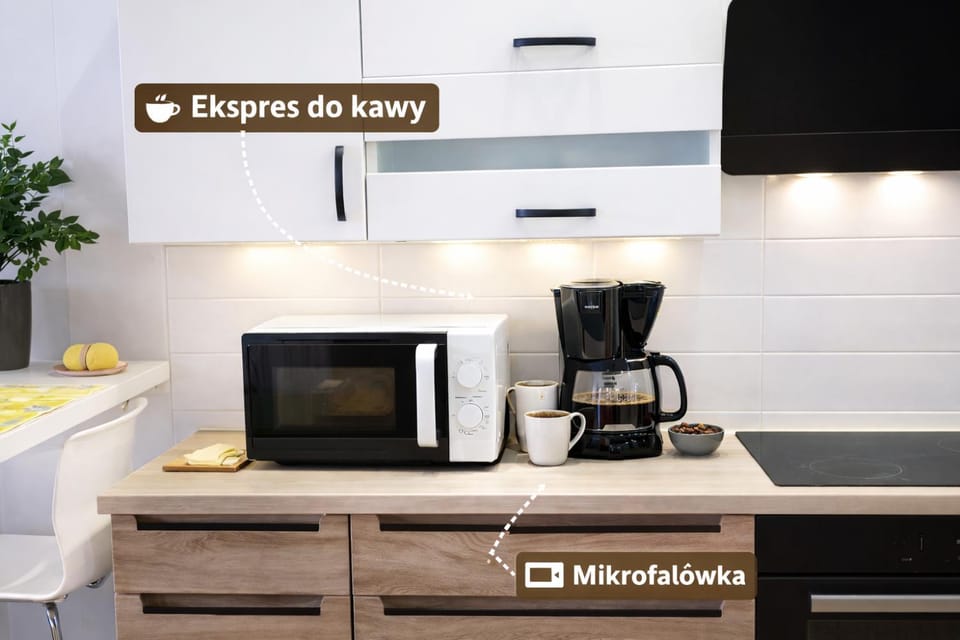 Coffee/tea facilities, Kitchen or kitchenette, microwave, oven, stove, kitchen