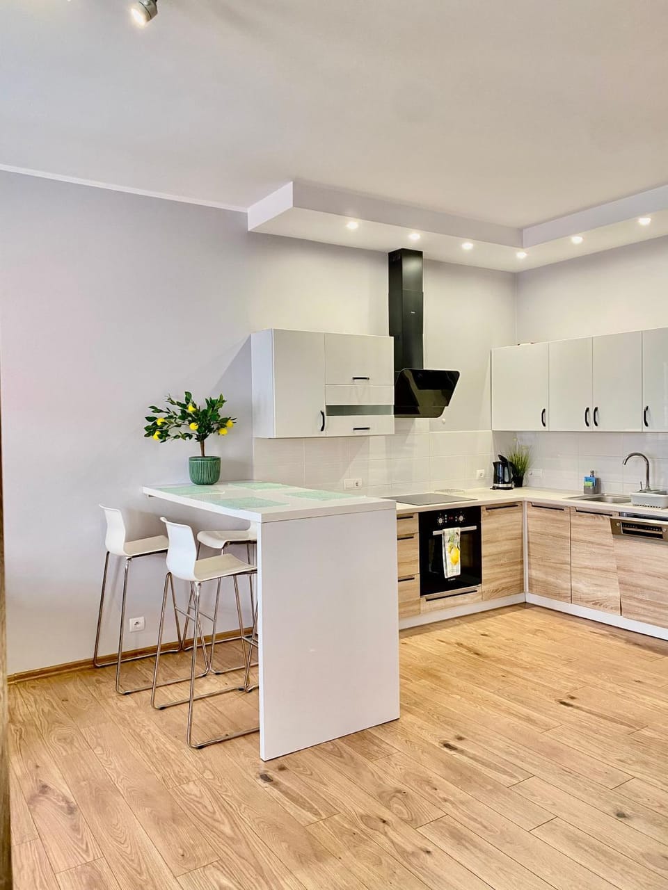 Coffee/tea facilities, Kitchen or kitchenette, Decorative detail, Dining area, dishwasher, flat iron, furniture, internet, oven, pet friendly, stove, kitchen