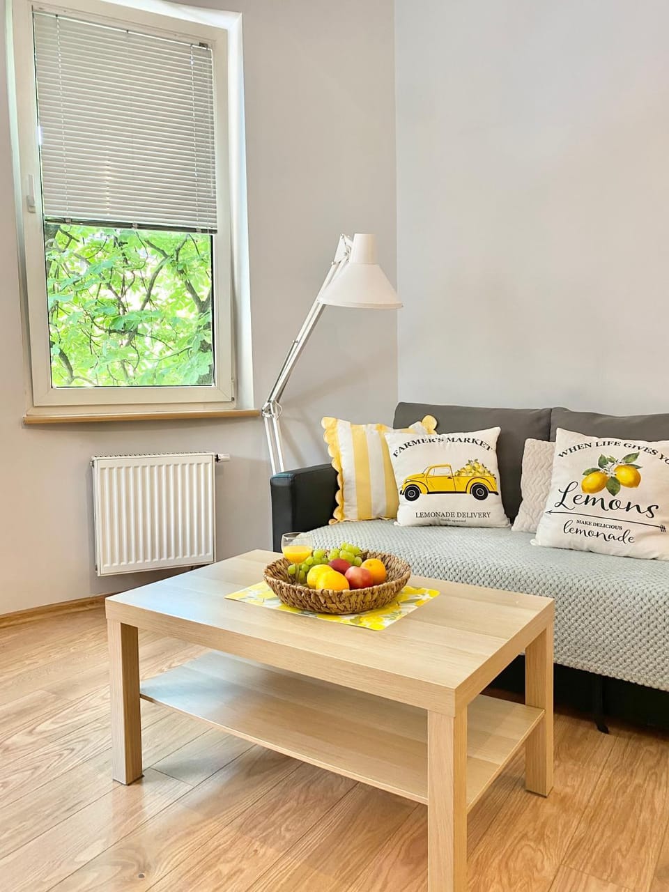 View (from property/room), Living room, Photo of the whole room, Seating area, City view, Landmark view, internet