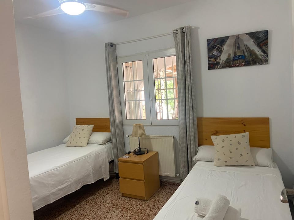 Bed, Photo of the whole room, Bedroom, Family, towels