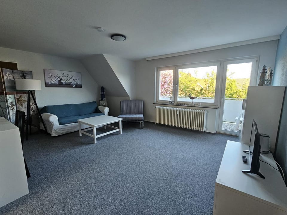 Gästezimmer mit Wohnzimmer in Norddeich House in Norden