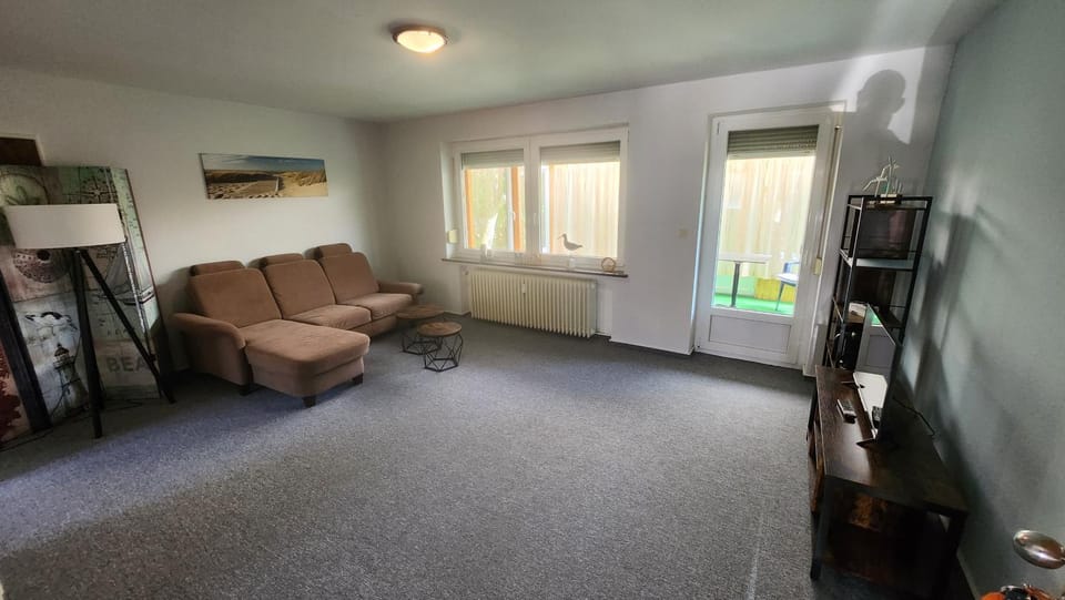 Gästezimmer mit Wohnzimmer in Norddeich House in Norden