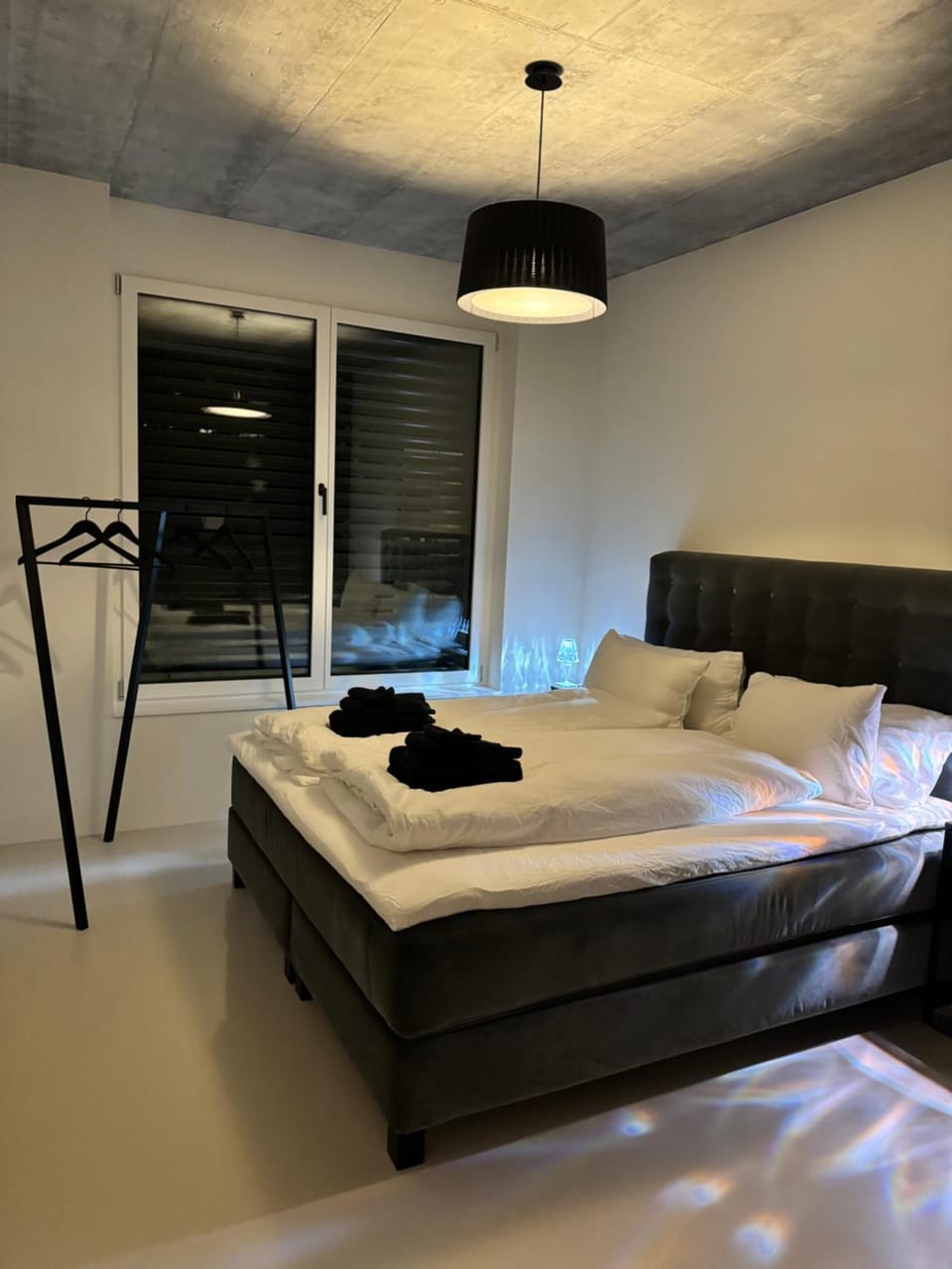 Bed, Bedroom, towels