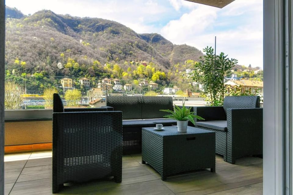 Balcony/Terrace, Mountain view