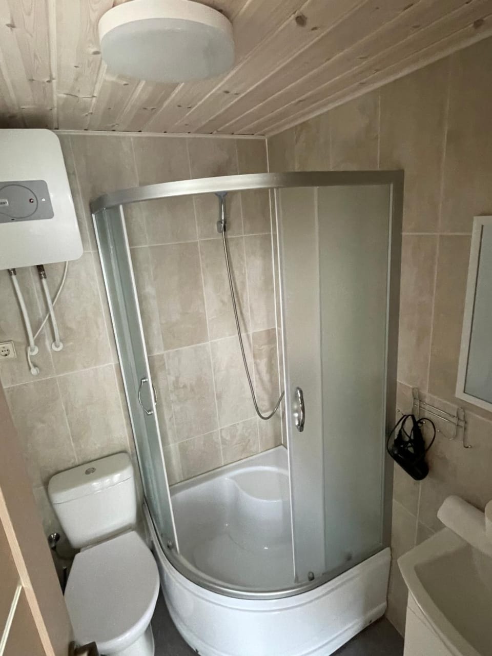Shower, Toilet, Bathroom, towels