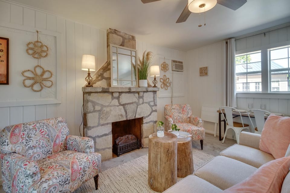 Cozy Mountain Home Cottage Walk to Marina! House in Norfork Lake