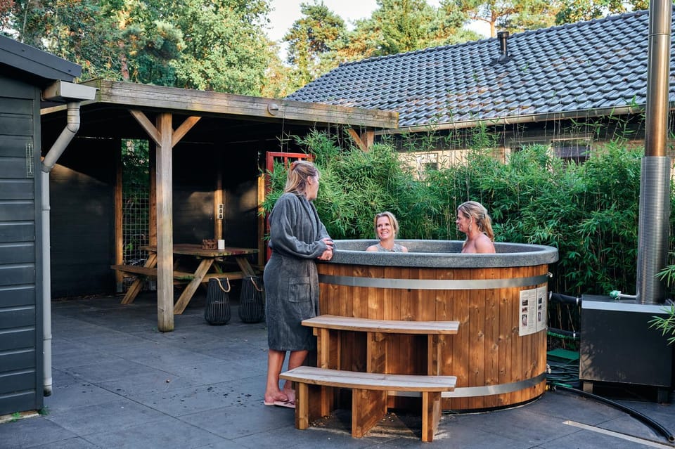 Hot Tub, Sauna